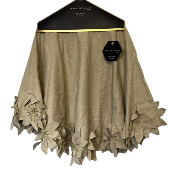Christmas Tree Skirt Beige & Gold Poinsettias Wool By MAX STUDIO Home 52" New - Picture 1 of 7